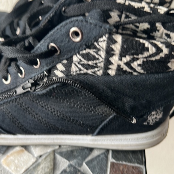 US Polo Assn. Woman’s Sneakers Size 8 Used - Good Condition - Picture 4 of 13